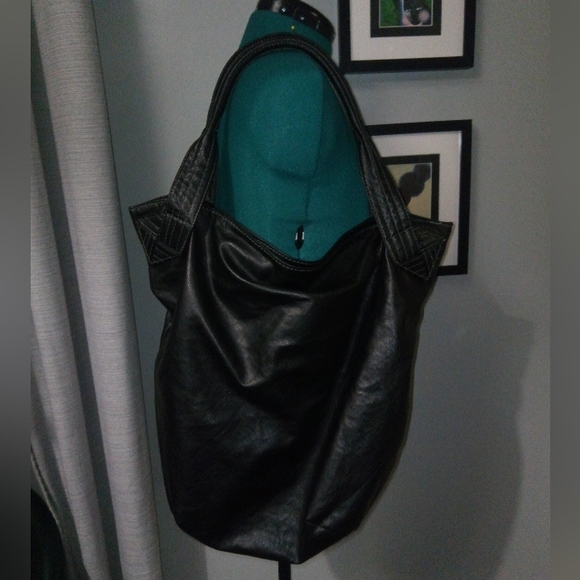 Unknown Handbags - Large Faux Leather Tote in Black